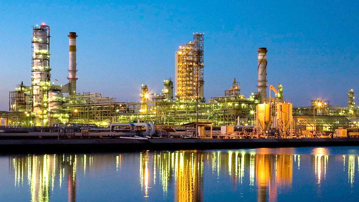 Aramco's Yanbu' Refinery on the Red Sea Coast of Saudi Arabia is a WEF Lighthouse Award winner
