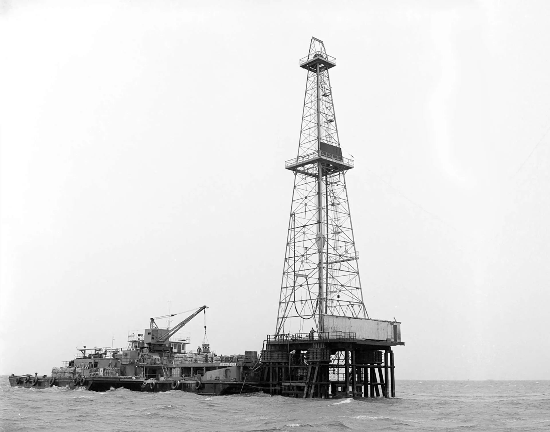 Safaniyah old rig 70 years of production ELEMENTS