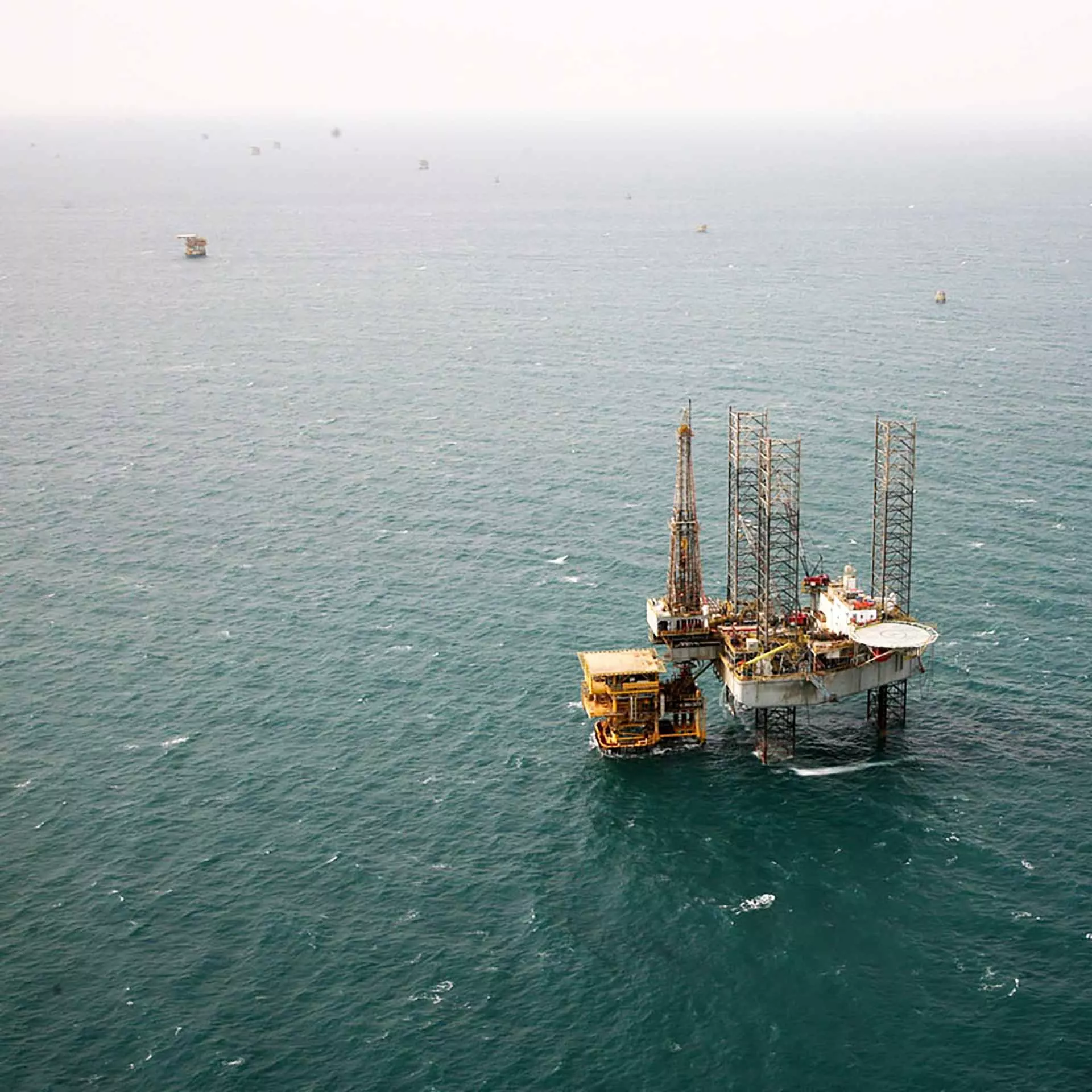 Aramco Safaniyah rig in the Arabian Gulf ELEMENTS