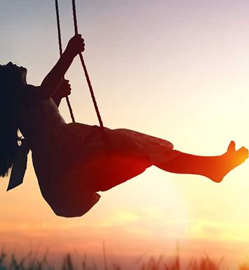 سلامة أطفالنا أثناء لعبهم في الأراجيح