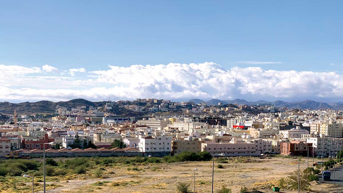 مدينة الورود التي لا تغيب عنها البهجة 