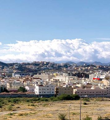 مدينة الورود التي لا تغيب عنها البهجة