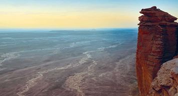 حافة العالم تحتضن بداياتها العريقة تحت مياه «محيط التيثس القديم»