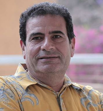 إطلالة: تأرجحٌ بين الخيال والواقع