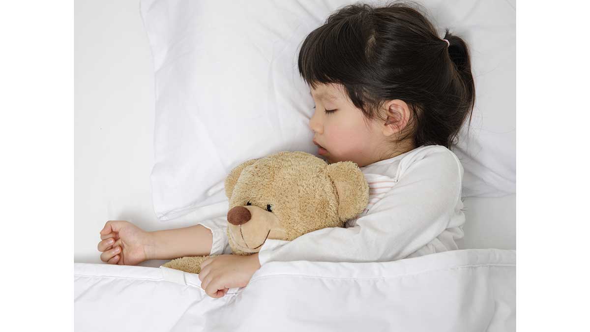 كيف تمهِّدين لانتقال طفلك من المهد إلى السرير؟
