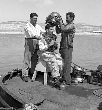 تجهيز غواص بالمعدات المناسبة