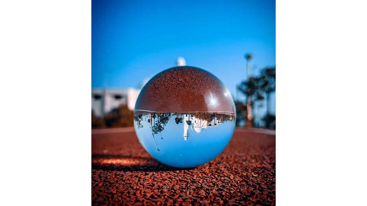 كورنيش الخبر في عين كرة بلورية