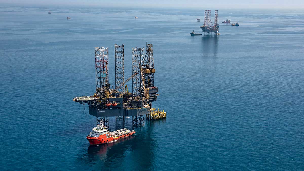 Rigs in the Hasbah Field