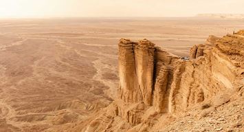 الوقوف على حافة العالم