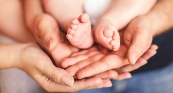 أبوان جديدان؟.. سلامة الطفل بين أيديكما