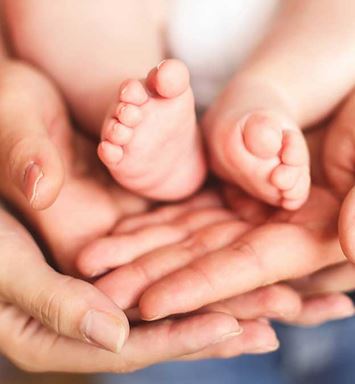 أبوان جديدان؟.. سلامة الطفل بين أيديكما