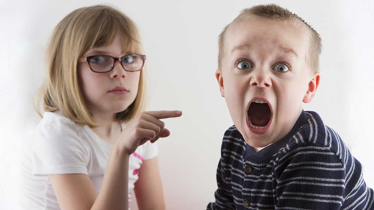 كيف نتصرف مع الطفل الواشي؟