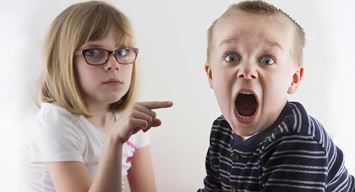 كيف نتصرف مع الطفل الواشي؟