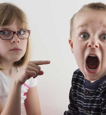 كيف نتصرف مع الطفل الواشي؟