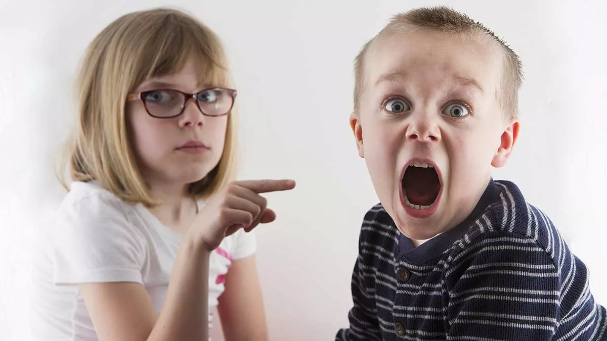 كيف نتصرف مع الطفل الواشي؟
