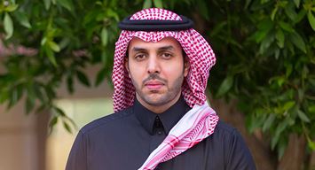 إطلالة: "ممتلئ من الداخل"