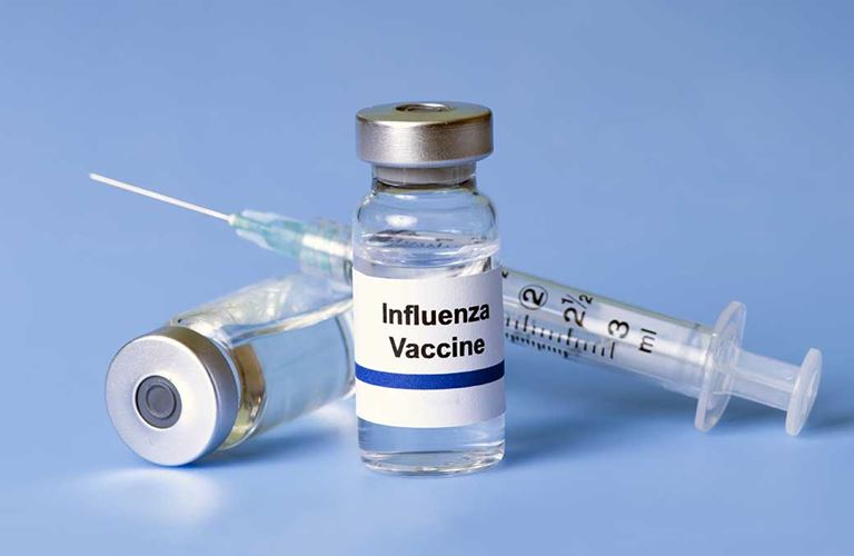 احصل على لقاح الإنفلونزا في مركز جونز هوبكنز أرامكو الطبي