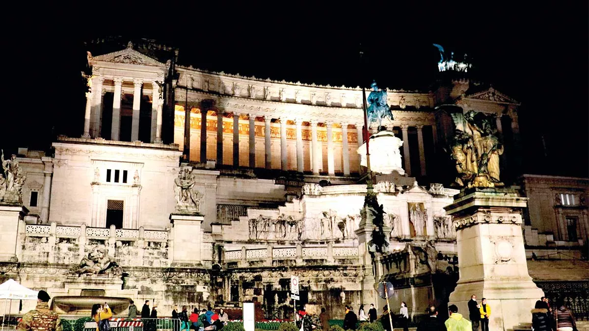 Piazza Venezia Monument to the unknown soldier
