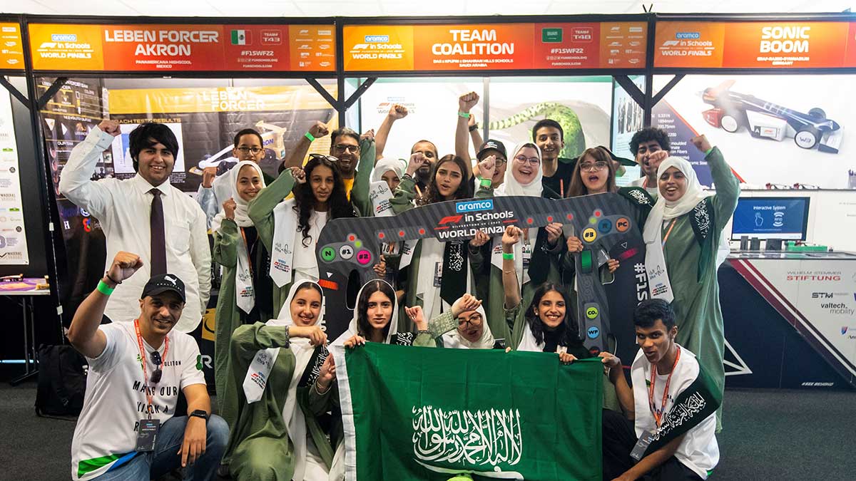 أرامكو السعودية ترعى مشاركة طلاب المملكة في النهائيات العالمية لبطولة أرامكو فورمولا 1 في المدارس بالمملكة المتحدة