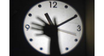 ضوء وحرف: طفولة الوقت