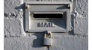 ضوء وحرف: حارس الخواء