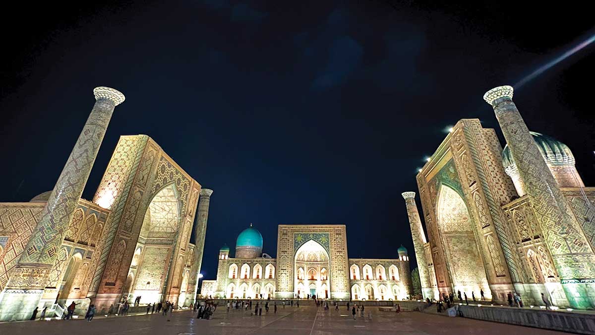 أوزبكستان، مركز طريق الحرير