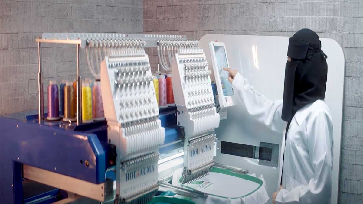 فيديو: بخيوط من أمل، ينسجون بصمة عبر الزمن