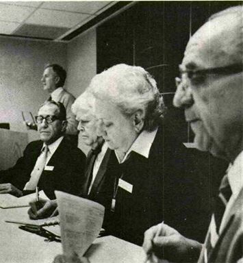 هذا اليوم في التاريخ: وفد الجمعية الأمريكية لاعتماد المستشفيات يزور مركز الظهران الصحي