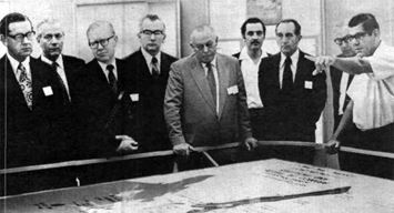 هذا اليوم في التاريخ: مسؤولون من كالتكس يزورون مرافق الزيت