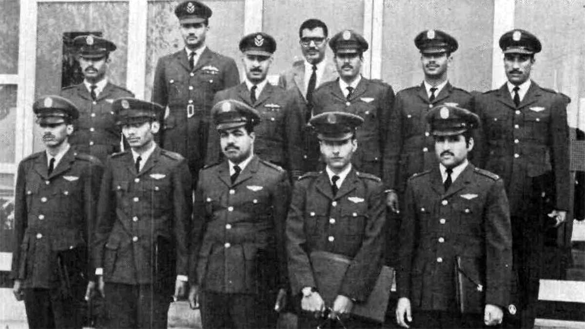 ضباط من سلاح الطيران السعودي يزورون مرافق الزيت