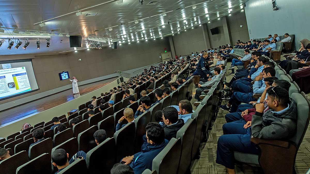 برنامج توعوي يطرح تساؤلًا: كيف نحمي أبناءنا من أخطار  المخدرات؟