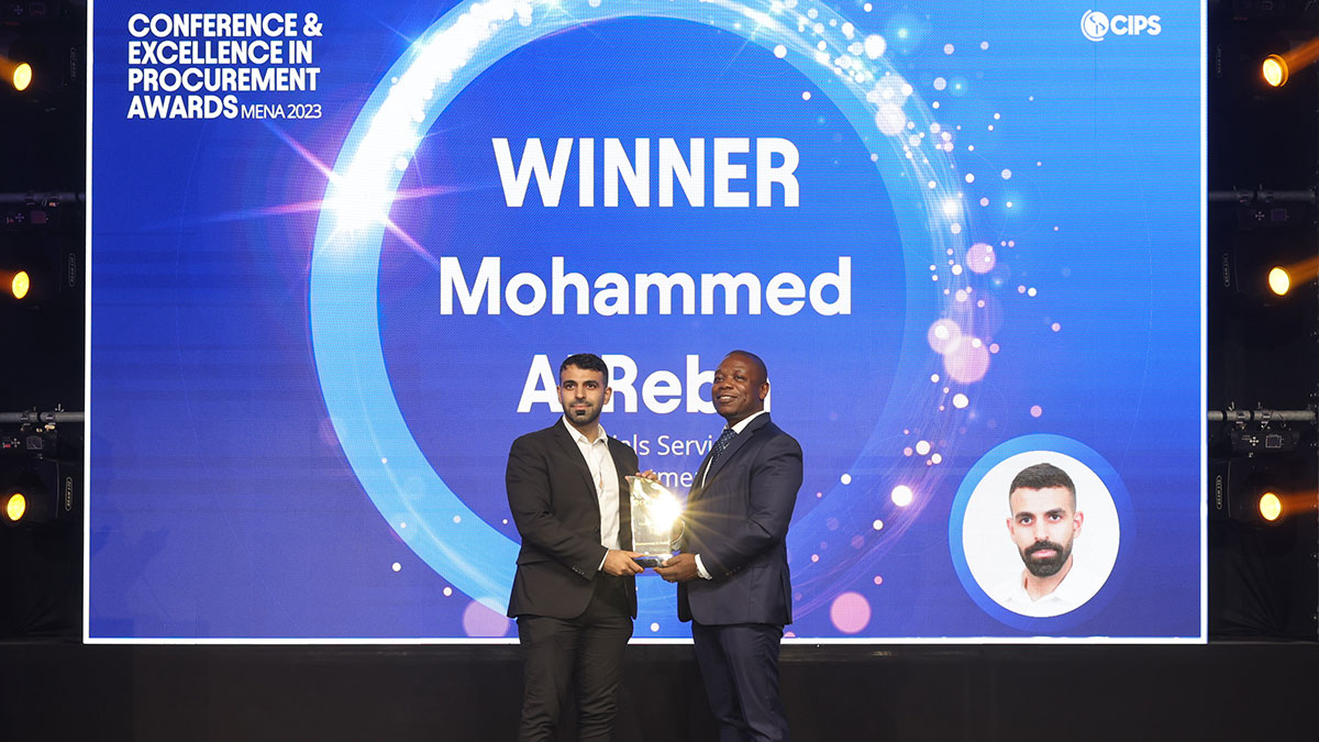 محمد آل ربح يفوز بجائزة المواهب الشابة 