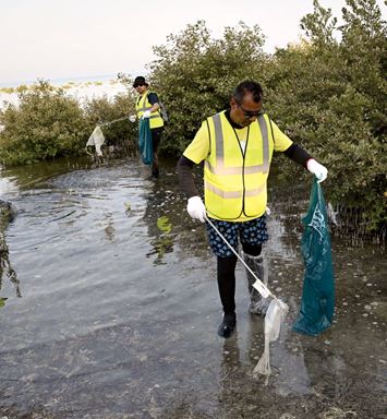 الاحتفال باليوم العالمي لأشجار المانجروف في مجمع المدرا بالظهران