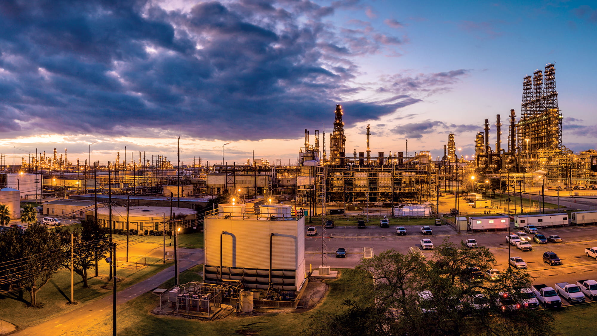 قطاع التكرير والكيميائيات والتسويق يقود التحوّل الشامل في مشهد الطاقة