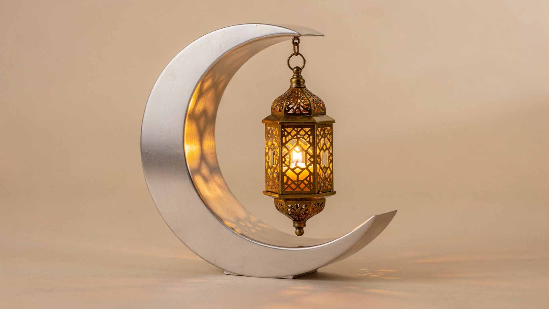 الحفاظ على التوازن في رمضان: التأمل الروحي وتعزيز اليقظة الذهنية في بيئة العمل