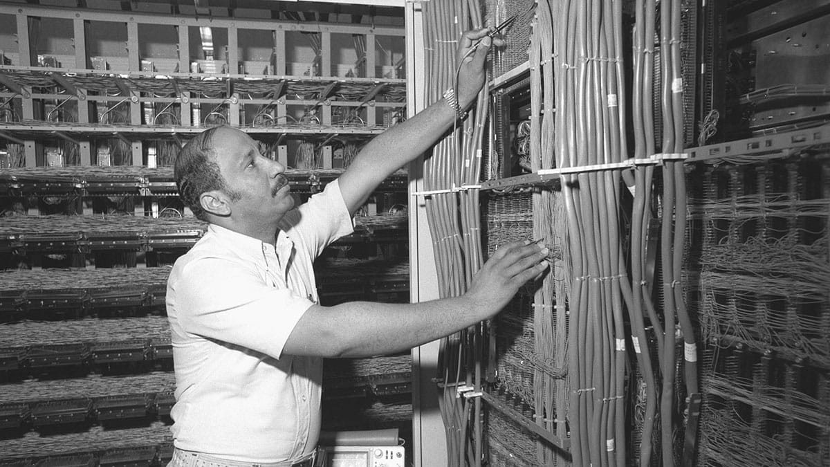 1980: Switching to computerized telephone lines