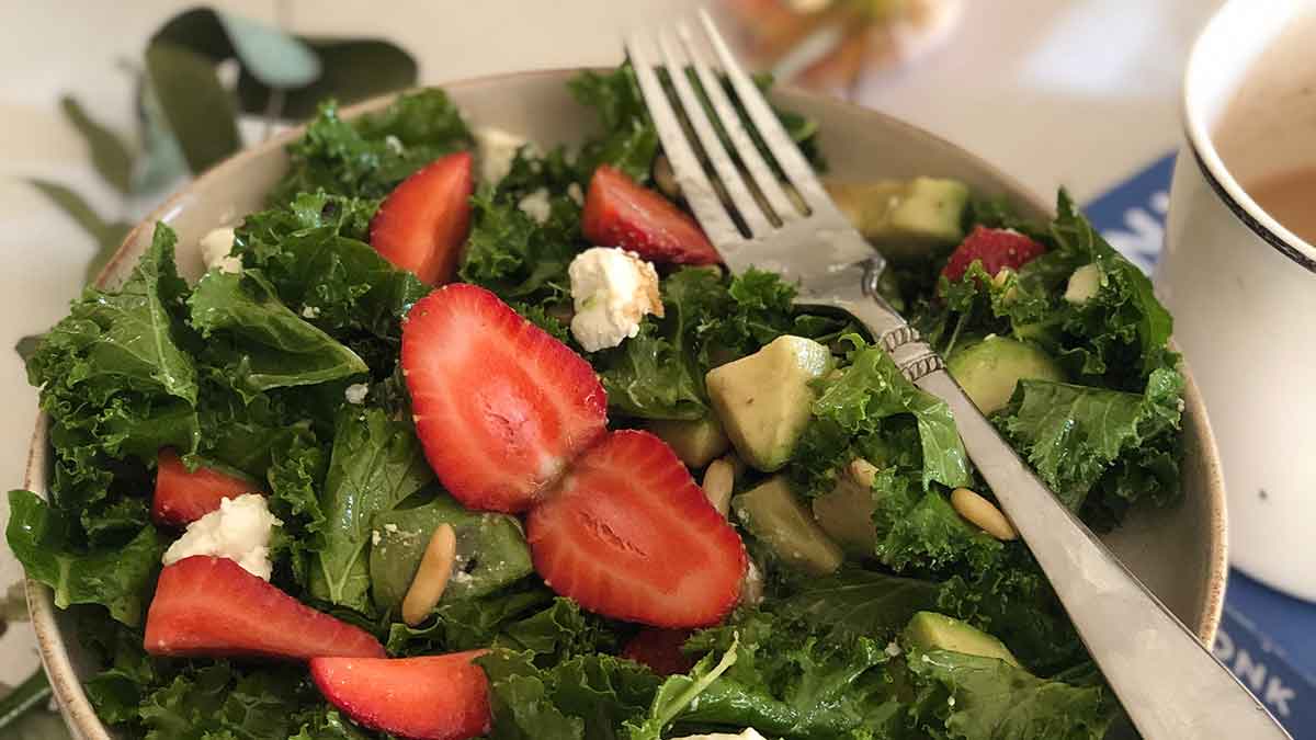 Reader Submission: K(C)risp Kale and strawberry salad