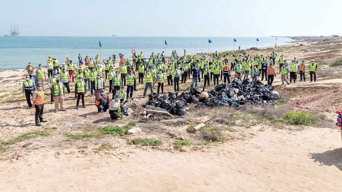 Aramcons promote healthy environment with beach cleanup campaign