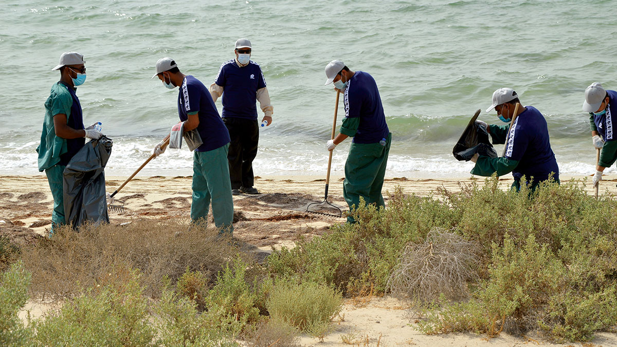 NAOO-beach-cleanup