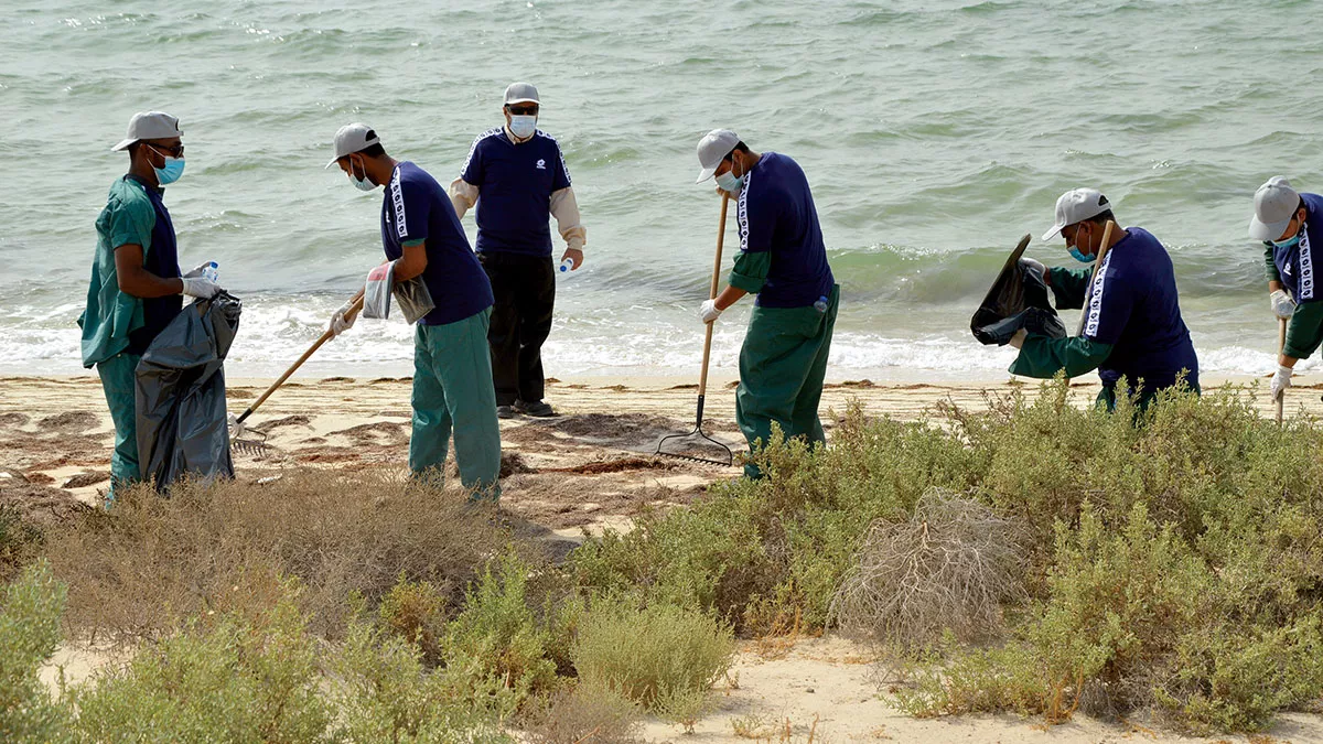 NAOO-beach-cleanup