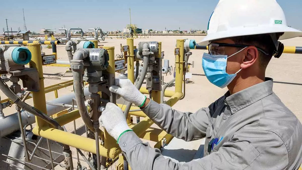 hydrocarbon-journey-extraction-wellhead-examination-abdalaziz-asiri