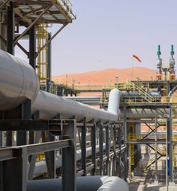 أعمال فرز الغاز من الزيت.. استمرارية الأعمال على الطريق الأمثل