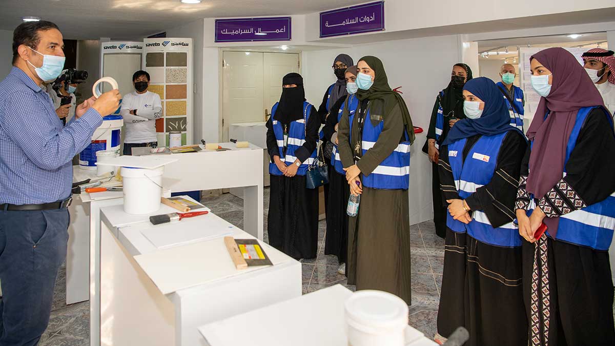 2--Dhahran-volunteers-go-through-orientation