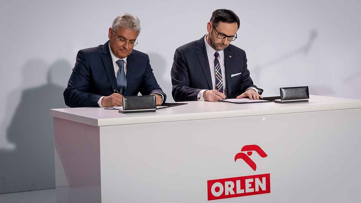 Mohammed-Y.-Al-Qahtani-and-Daniel-Obajtek_sign_Orlen_Aramco_expansion