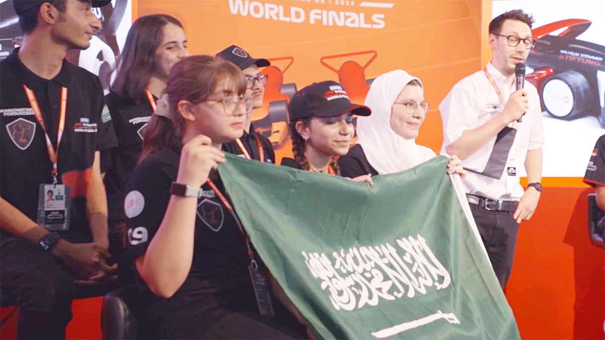 فيديو: تعرف على بعض أبطال بطولة أرامكو فورمولا 1 في المدارس