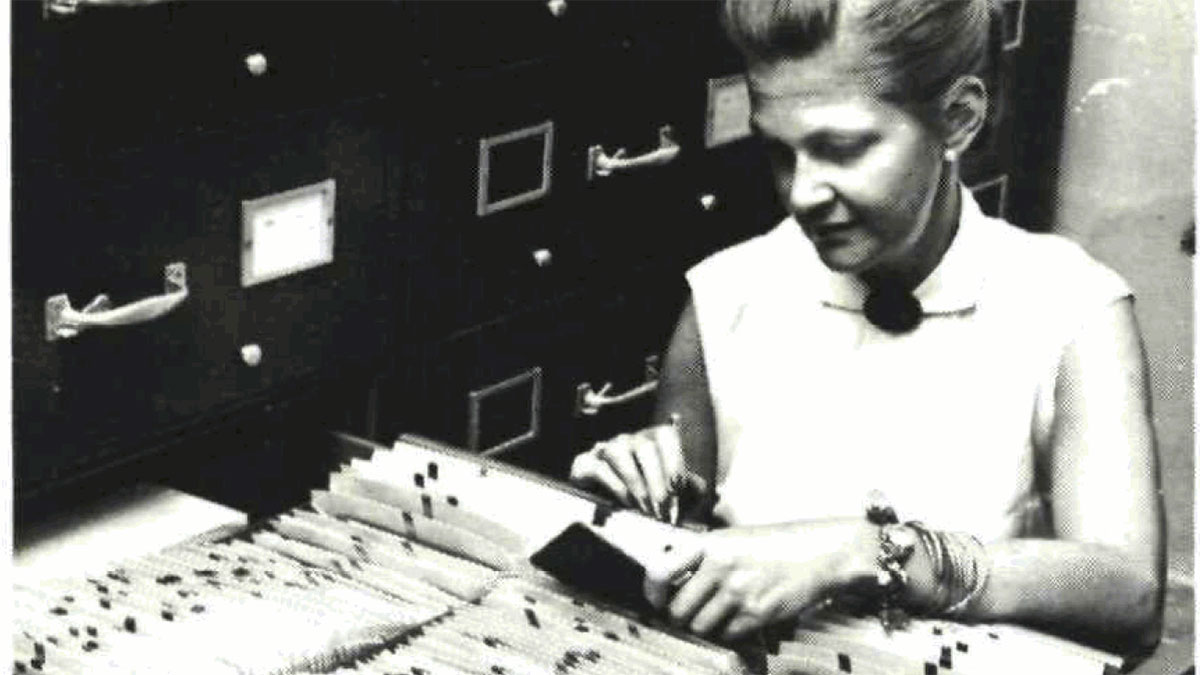1957-Della-Dunham-checks-one-of-the-thousands-of-passports-5