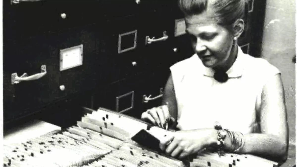 1957-Della-Dunham-checks-one-of-the-thousands-of-passports-5