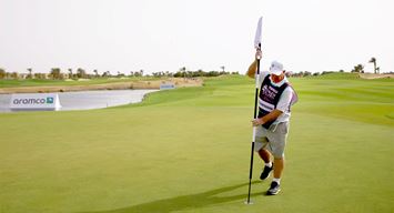 فيديو: التطوع في لعبة الغولف