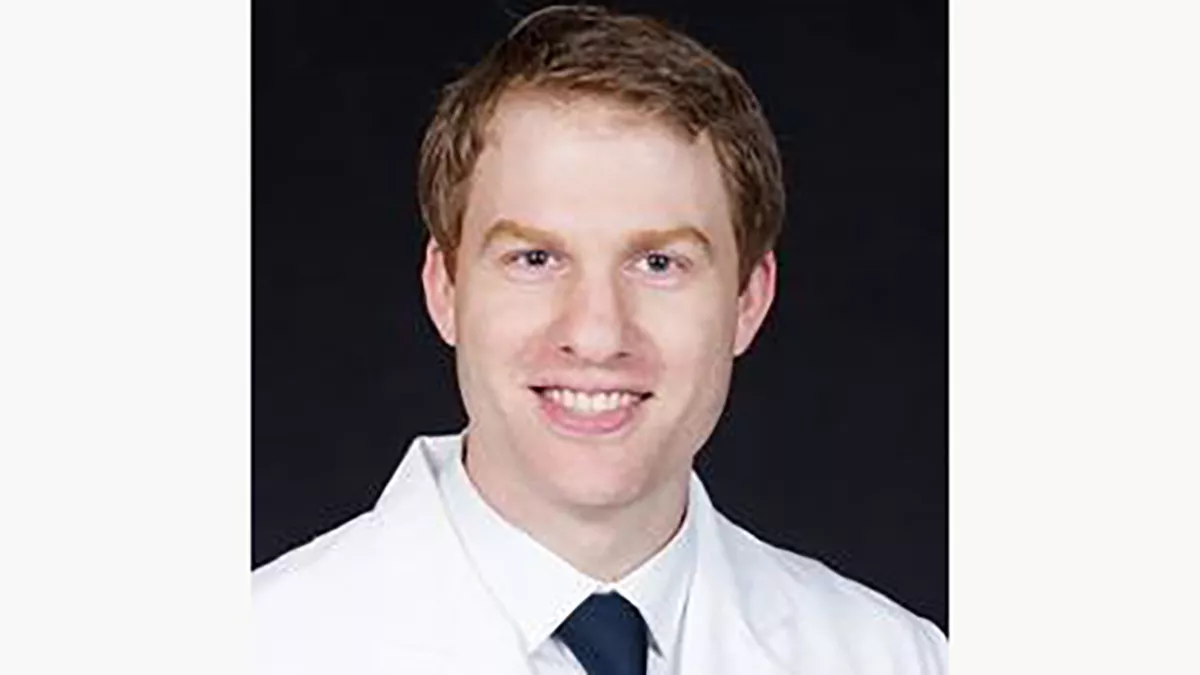 Dr. Christopher Mecoli from JHM Johns Hopkins Aramco Healthcare visiting rounds