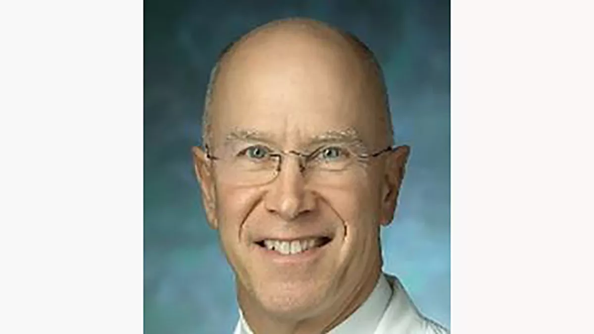 Dr. Edward Wright from JHM Johns Hopkins Aramco Healthcare visiting rounds